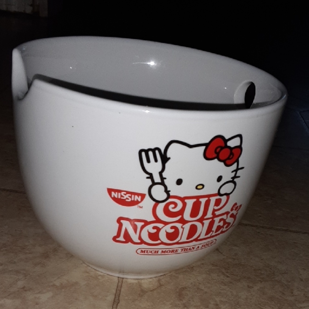 Hello Kitty Cup Noodles Ramen Bowl